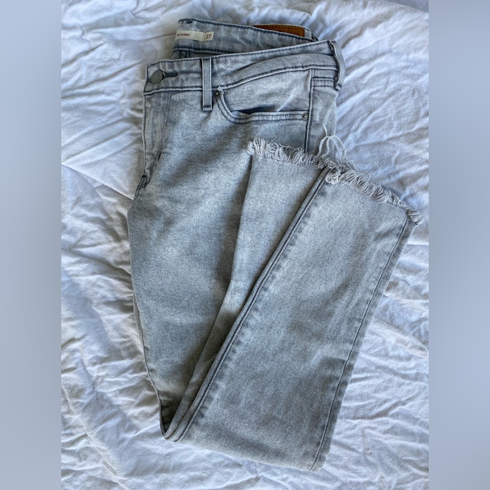 Gray Levi raw hem skinny jeans 27 W